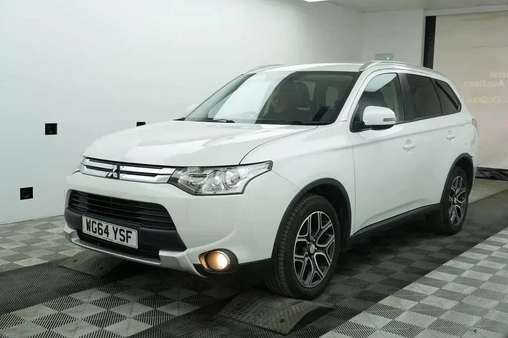 Used Mitsubishi Outlander 150 HP (110 kW) 2015 White SUV