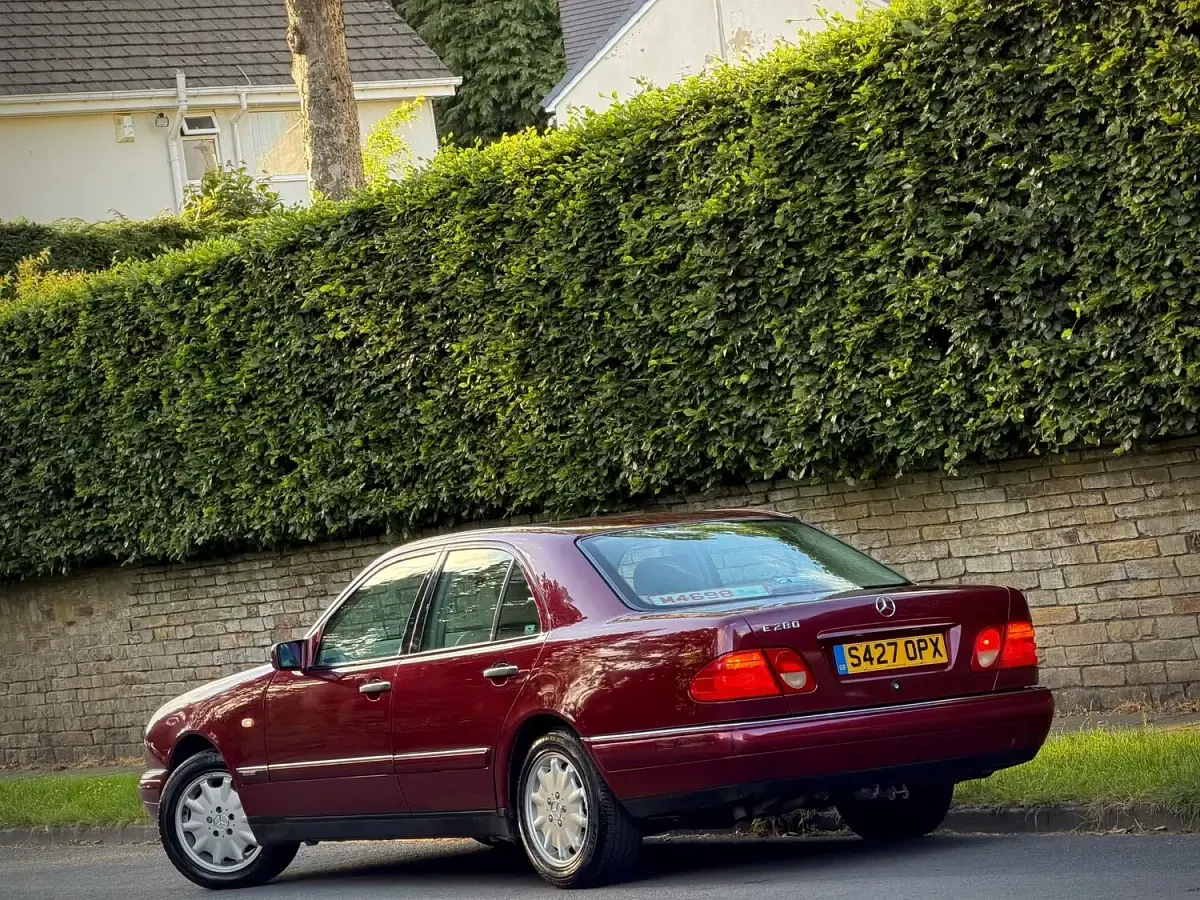 Used Mercedes E280 Elegance 1998 Red Sedan