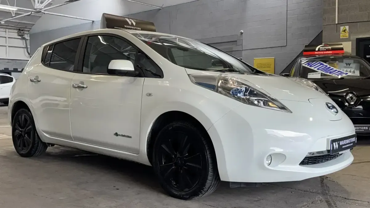 Gebraucht Nissan Leaf Tekna 80 kW (109 PS) 2015 Weiß Kleinwagen