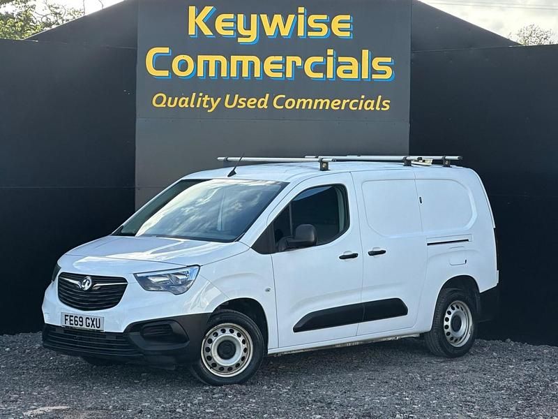White Used 2019 Vauxhall Combo Edition MPV | £9,990 (Fair price) - Image 1/2