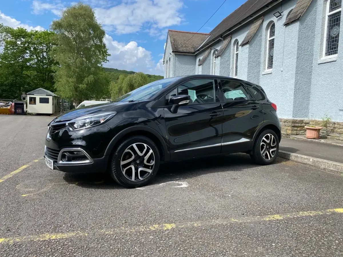 Second-hand Renault Captur Dynamique 90 CP (66 kW) 2015 Negru SUV