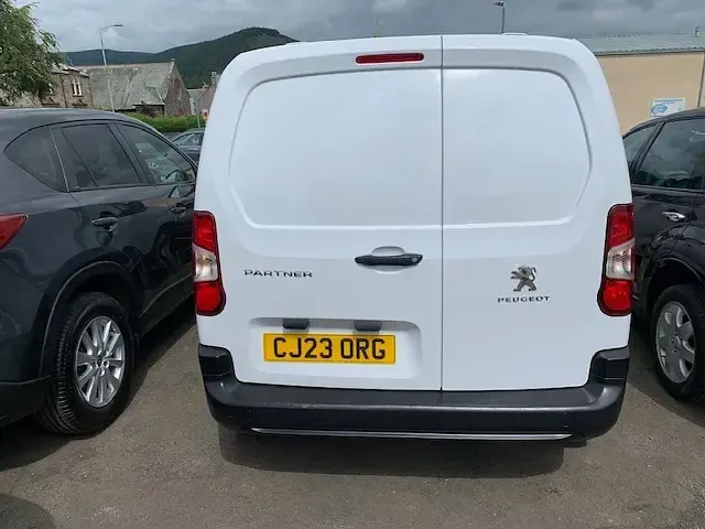 Used Peugeot Partner Premium 131 HP (96 kW) 2023 White MPV