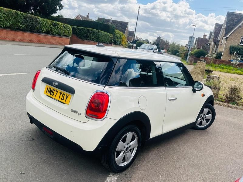Used Mini One D Hatch 95 HP (69 kW) 2017 White Hatchback
