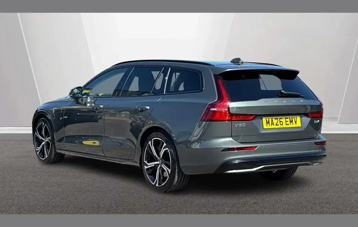 Used Volvo V60 Plus 345 HP (253 kW) 2026 Green Estate