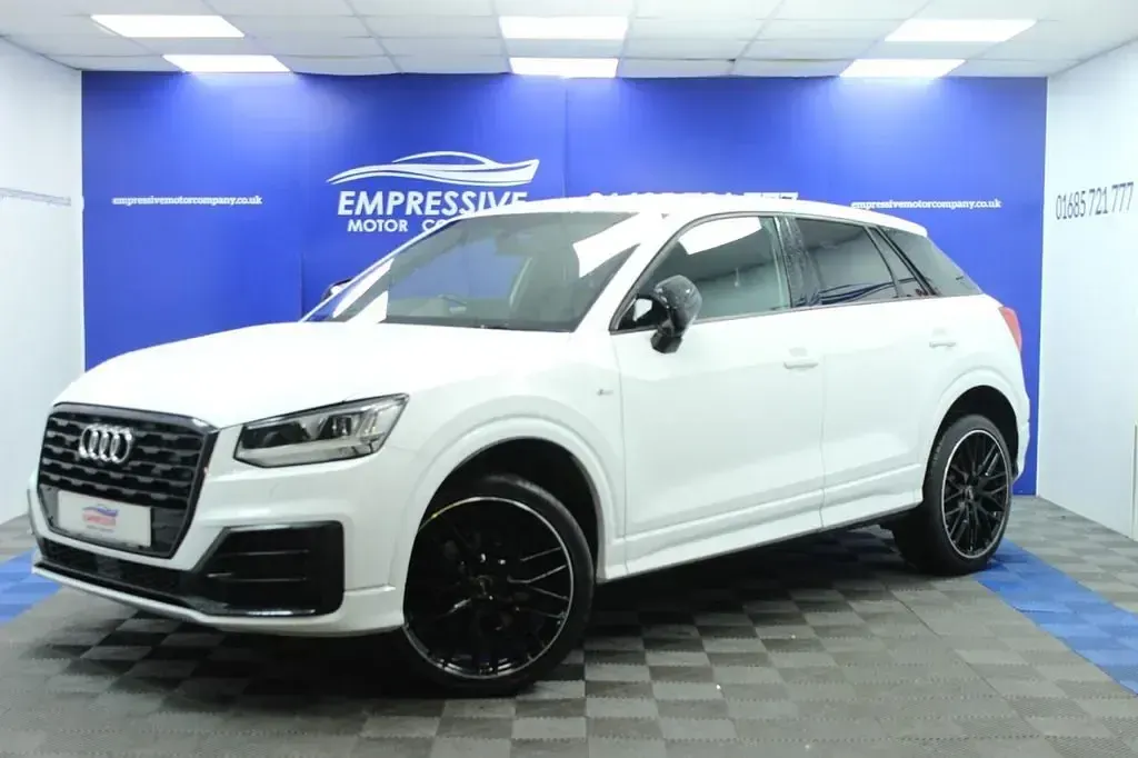 Begagnad Audi Q2 Black Edition 116 HK (85 kW) 2020 Vit SUV