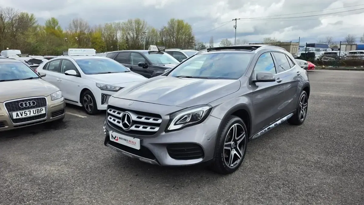 Usado Mercedes GLA250 AMG Line Premium Plus 211 HP (155 kW) 2017 Cinzento SUV
