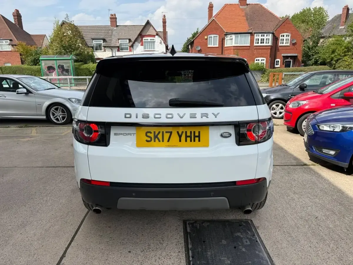 Used Land Rover Discovery Sport SE 177 HP (130 kW) 2017 White SUV