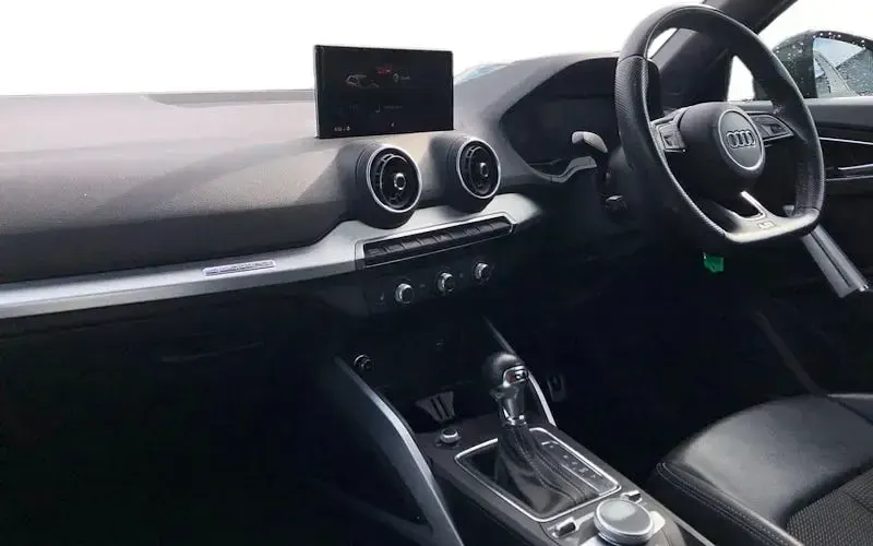 Gebraucht Audi Q2 Comfort 150 PS (110 kW) 2018 Grau SUV