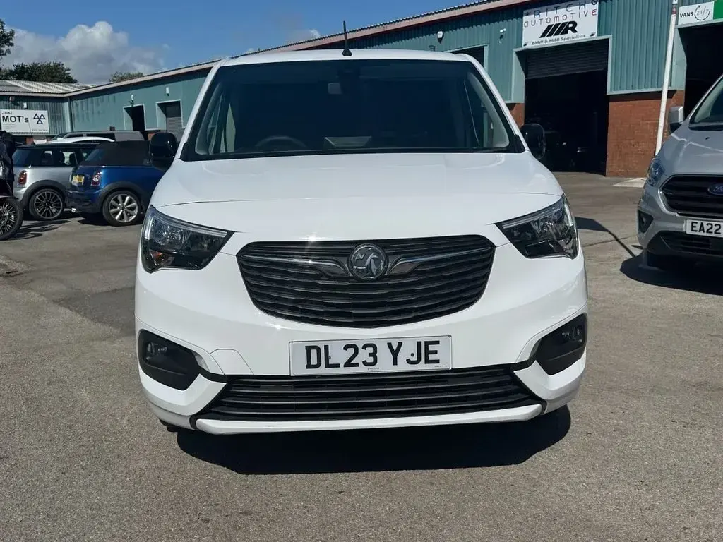 Used Vauxhall Combo S 100 HP (73 kW) 2023 White MPV