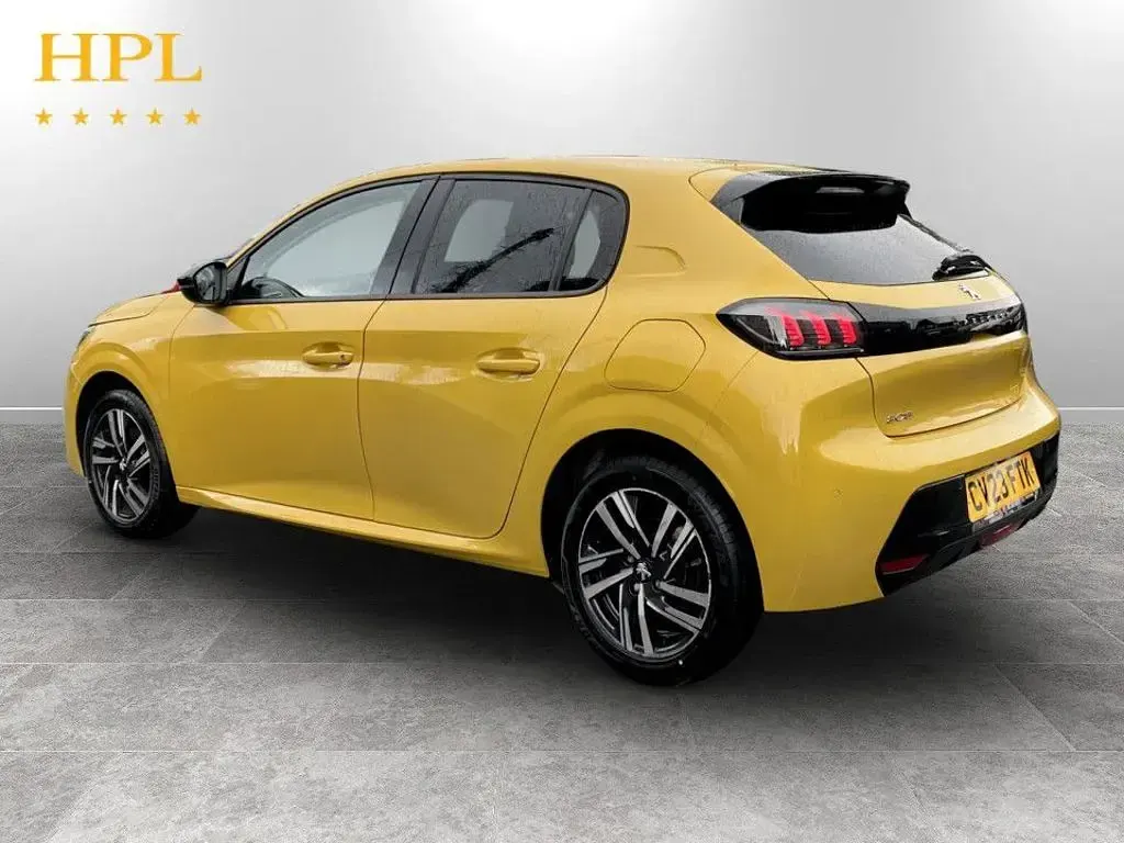 Used Peugeot 208 Allure+ 100 HP (73 kW) 2023 Yellow Hatchback