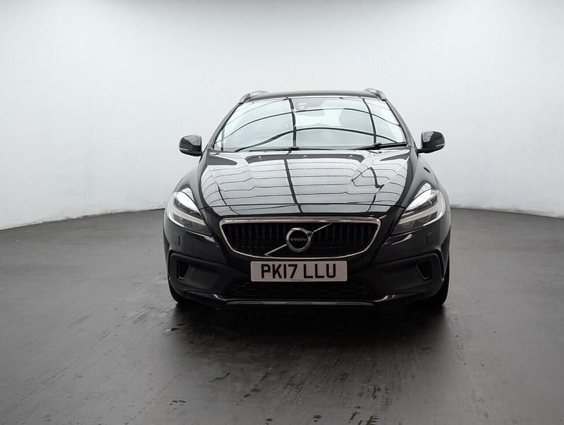 Used Volvo V40 Pro 152 HP (111 kW) 2017 Black Hatchback