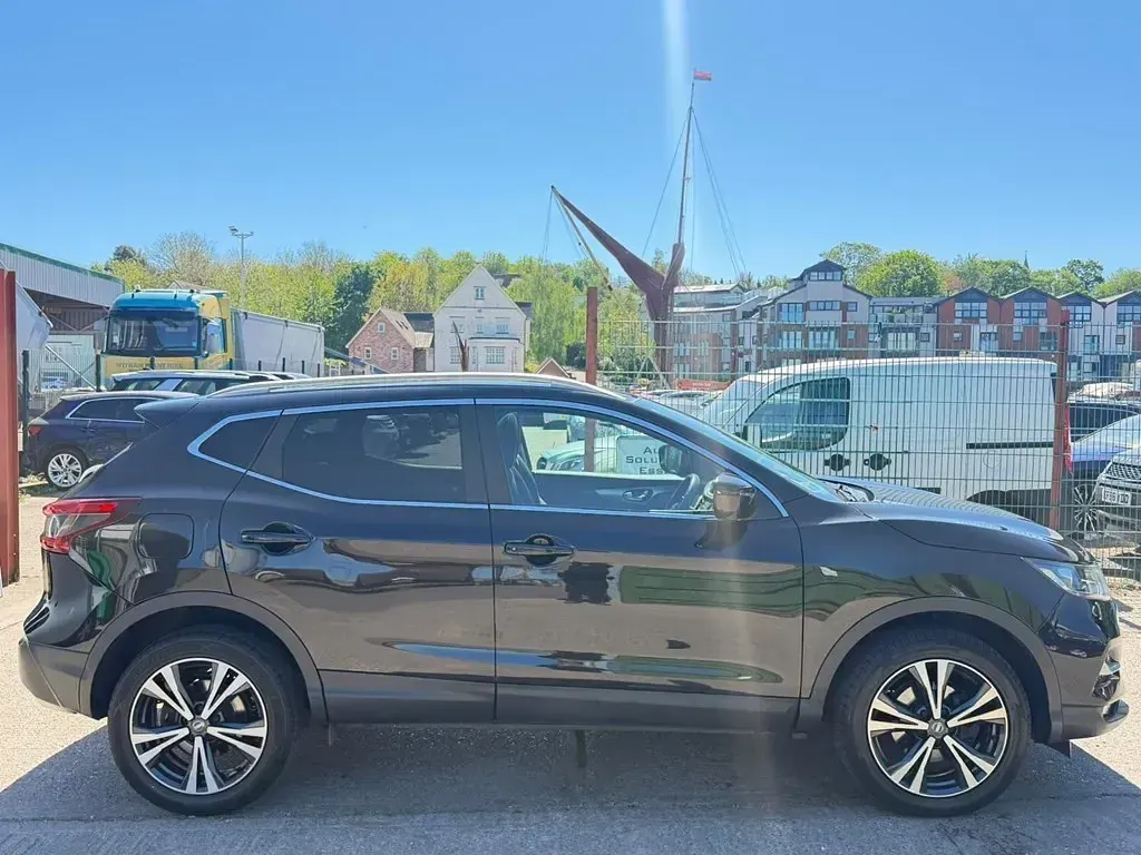 Usado Nissan Qashqai N-Connecta 116 HP (85 kW) 2017 SUV