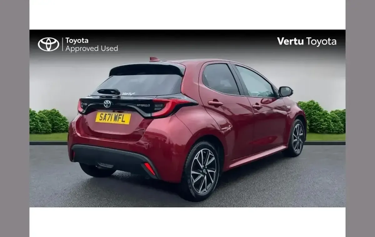 Used Toyota Yaris Design 116 HP (85 kW) 2021 Red Hatchback