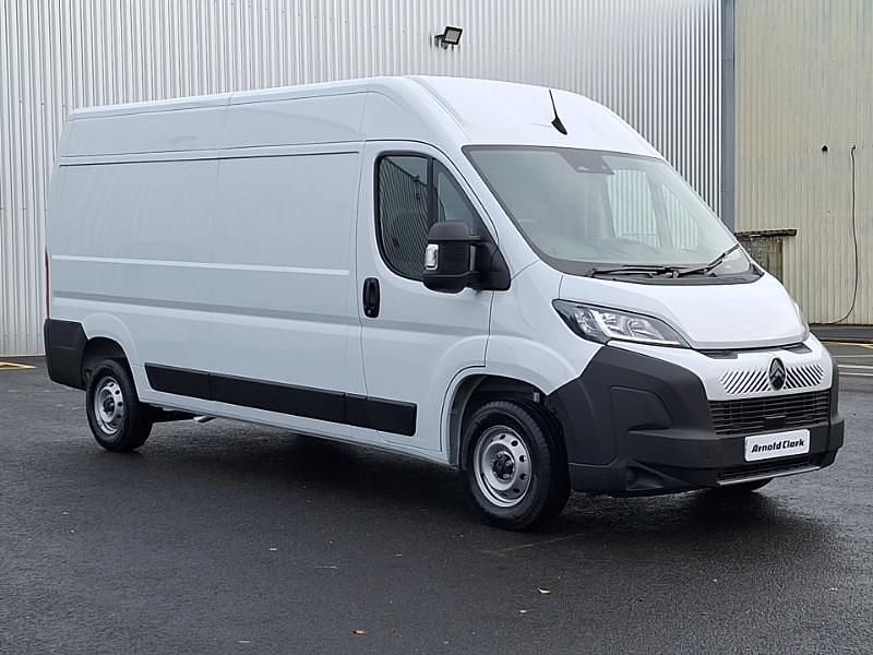 Solid icy white New 2025 Citroën Relay Van | £20,498 (Super price) - Image 1/4