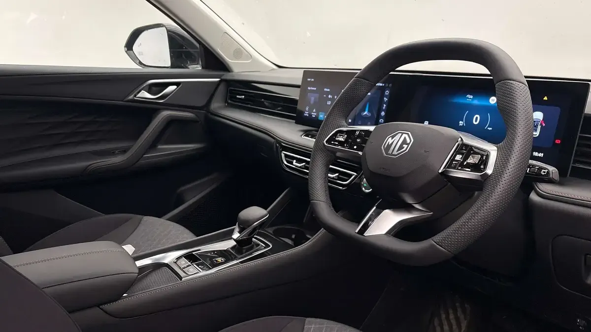 New MG HS SE 224 HP (164 kW) 2025 Metallic  black pearl SUV
