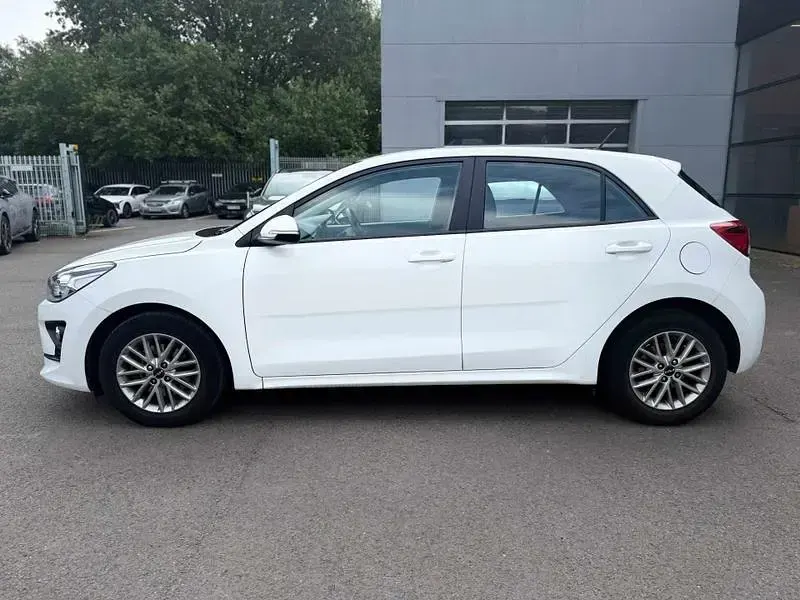 Used Kia Rio 83 HP (61 kW) 2023 White Hatchback