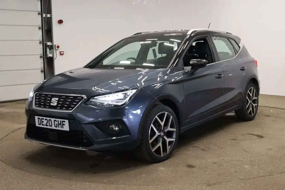 Usado Seat Arona XCELLENCE Lux 115 HP (84 kW) 2020 Cinzento SUV