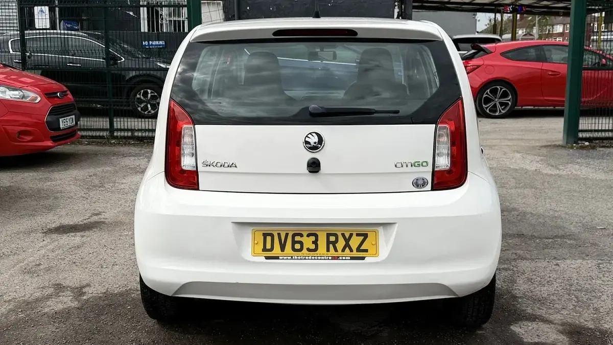 Used Skoda Citigo Elegance 75 HP (55 kW) 2013 White Hatchback