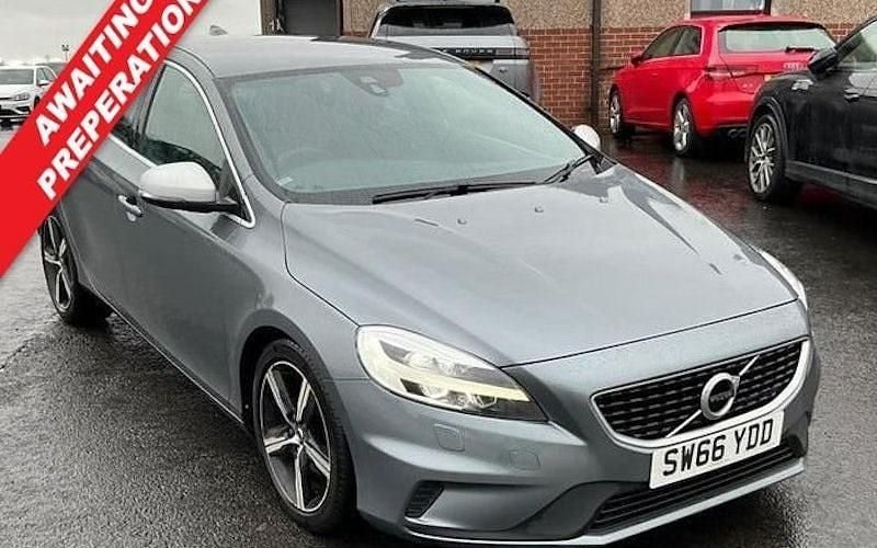 Used Volvo V40 R-Design 122 HP (89 kW) 2019 Hatchback