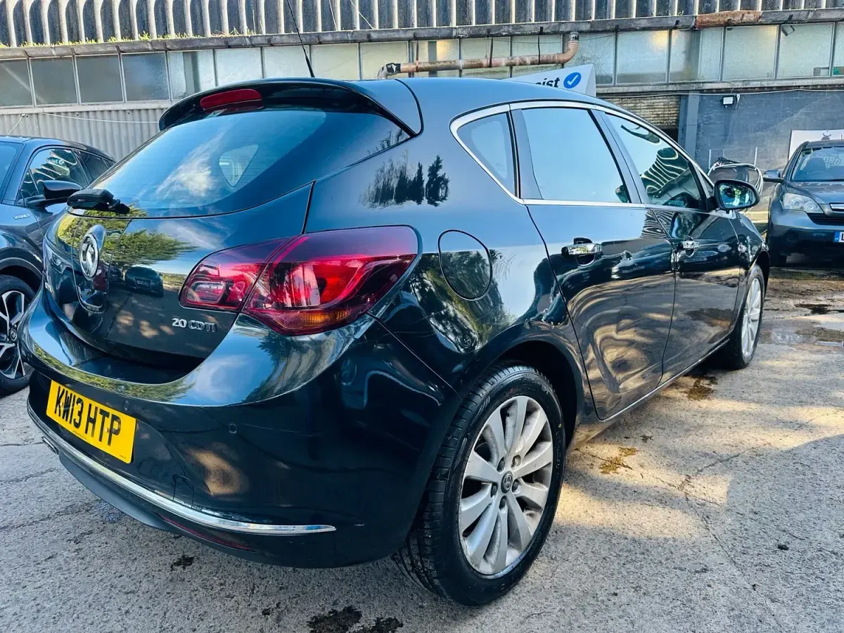 Used Vauxhall Astra Elite 165 HP (121 kW) 2013 Black Hatchback