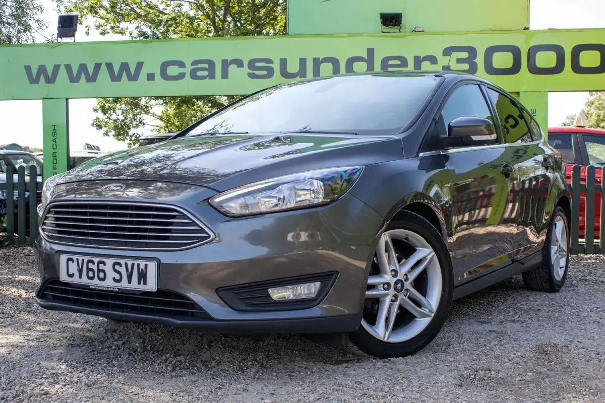 Used Ford Focus Zetec 125 HP (91 kW) 2016 Grey Hatchback