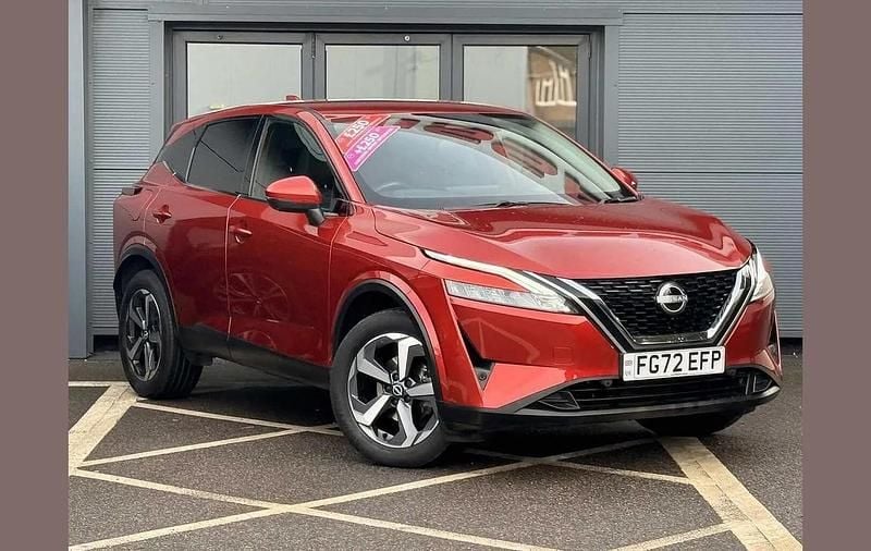 Used Nissan Qashqai N-Connecta 156 HP (114 kW) 2022 Red SUV