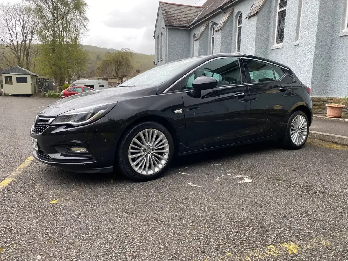 Used Vauxhall Astra Elite 200 HP (147 kW) 2016 Black Hatchback