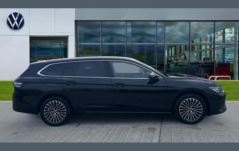 Used VW Passat Elegance 200 HP (147 kW) 2025 Black Estate