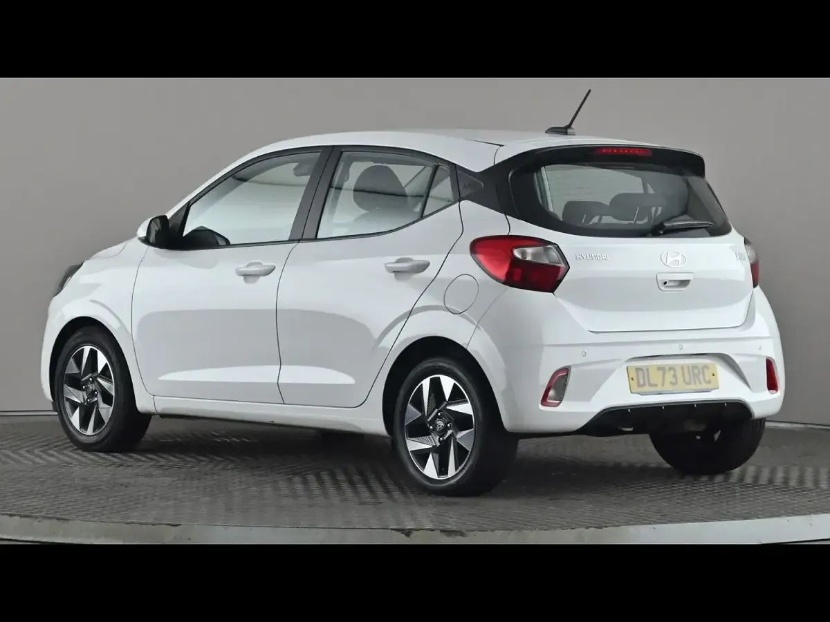 Used Hyundai i10 Advanced 2023 White Hatchback