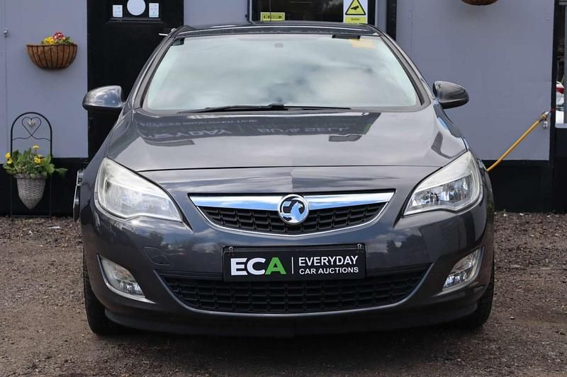 Used Vauxhall Astra 115 HP (84 kW) 2012 Grey Hatchback