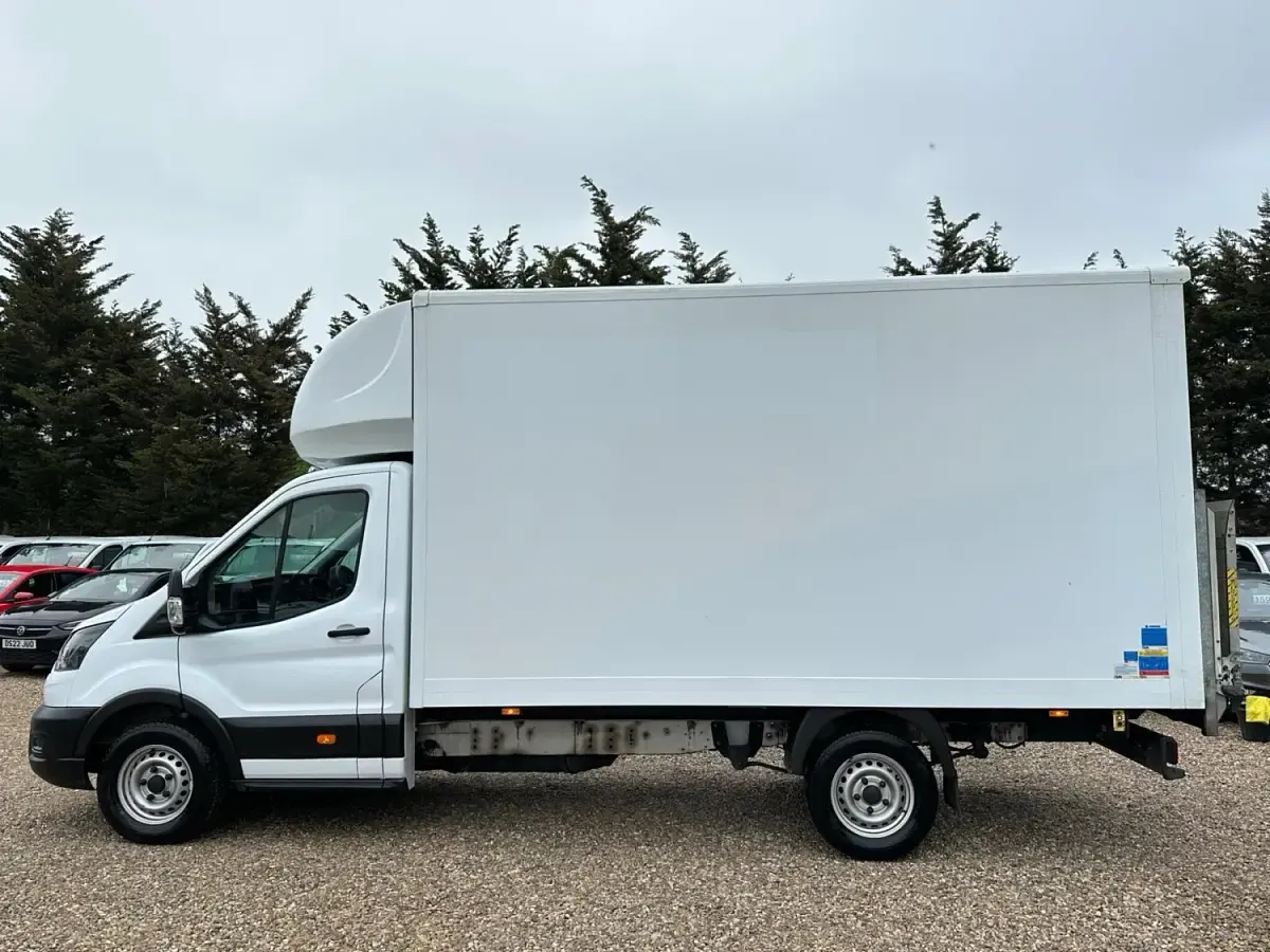 Usado Ford Transit S 130 CV (95 kW) 2023 Blanco Descapotable