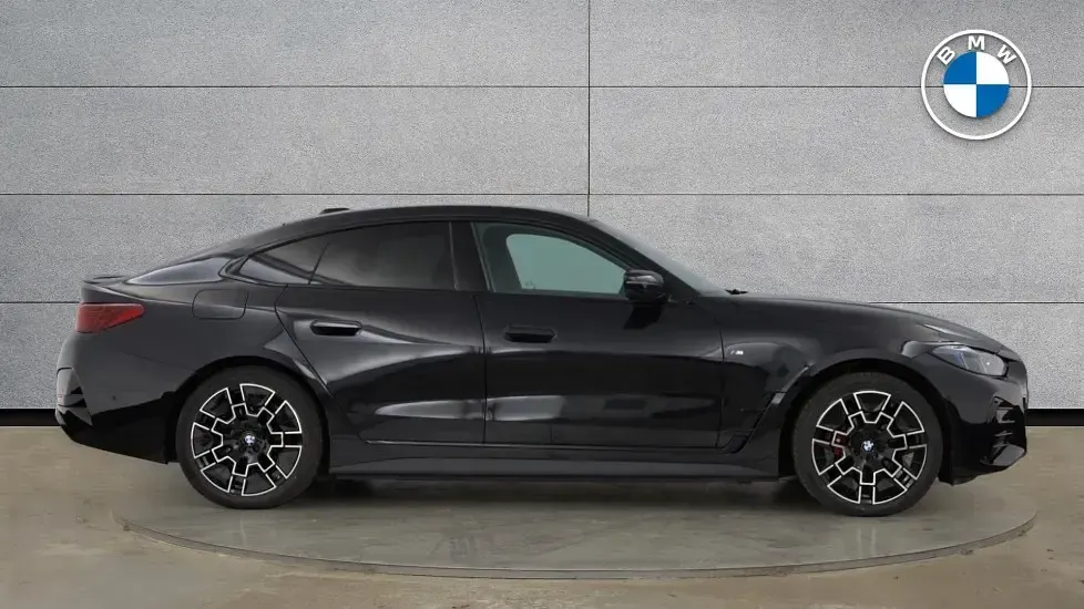 Usado BMW i4 M Sport 246 kW (335 CV) 2025 Negro Berlina