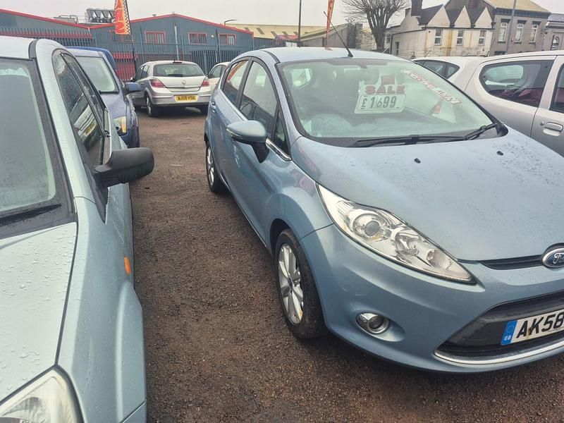Usado Ford Fiesta Zetec 96 HP (70 kW) 2009 Azul Citadino