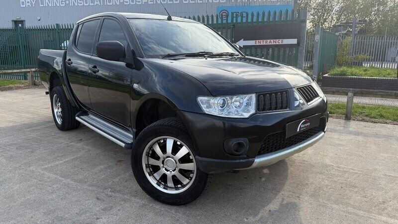 Black Used 2013 Mitsubishi L200 Pickup | £7,495 (Fair price) - Image 1/4