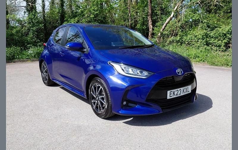 Used Toyota Yaris Hybrid Design 113 HP (83 kW) 2023 Blue Hatchback