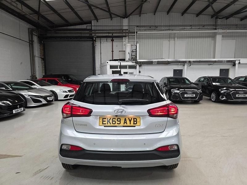 Used Hyundai i20 SE 100 HP (73 kW) 2019 Silver Hatchback