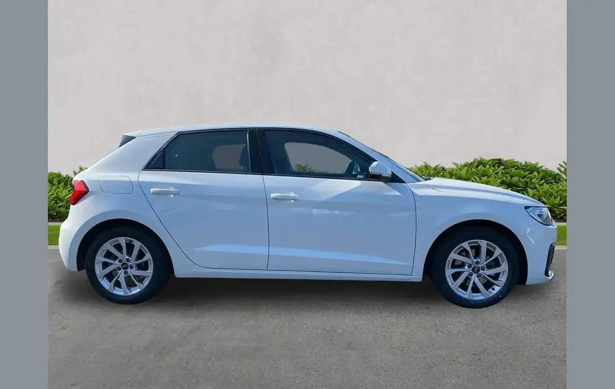 Używany Audi A1 Sport 110 KM (80 kW) 2024 Biały SUV