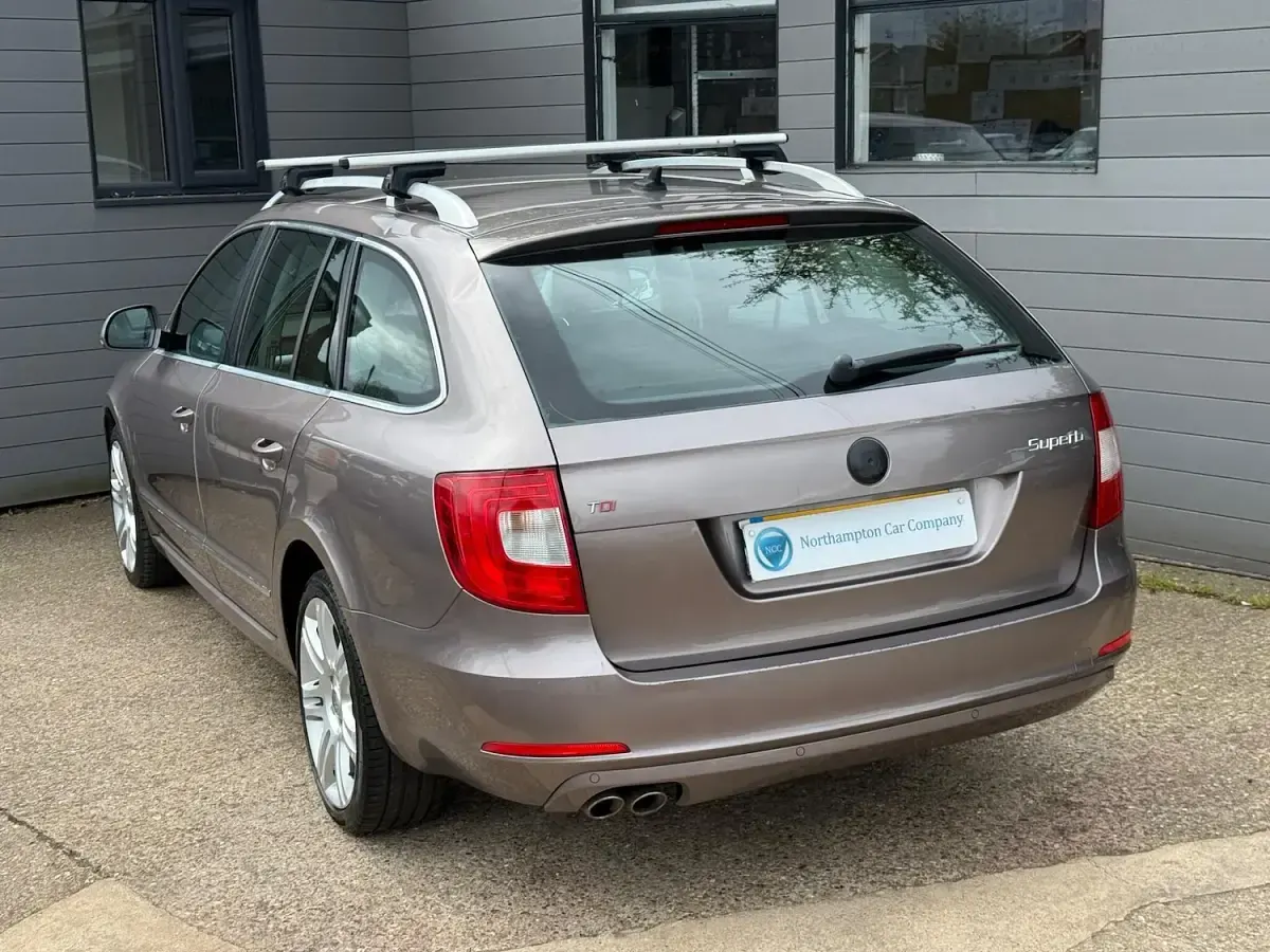 Used Skoda Superb Elegance 170 HP (125 kW) 2012 Mauve/purple Estate