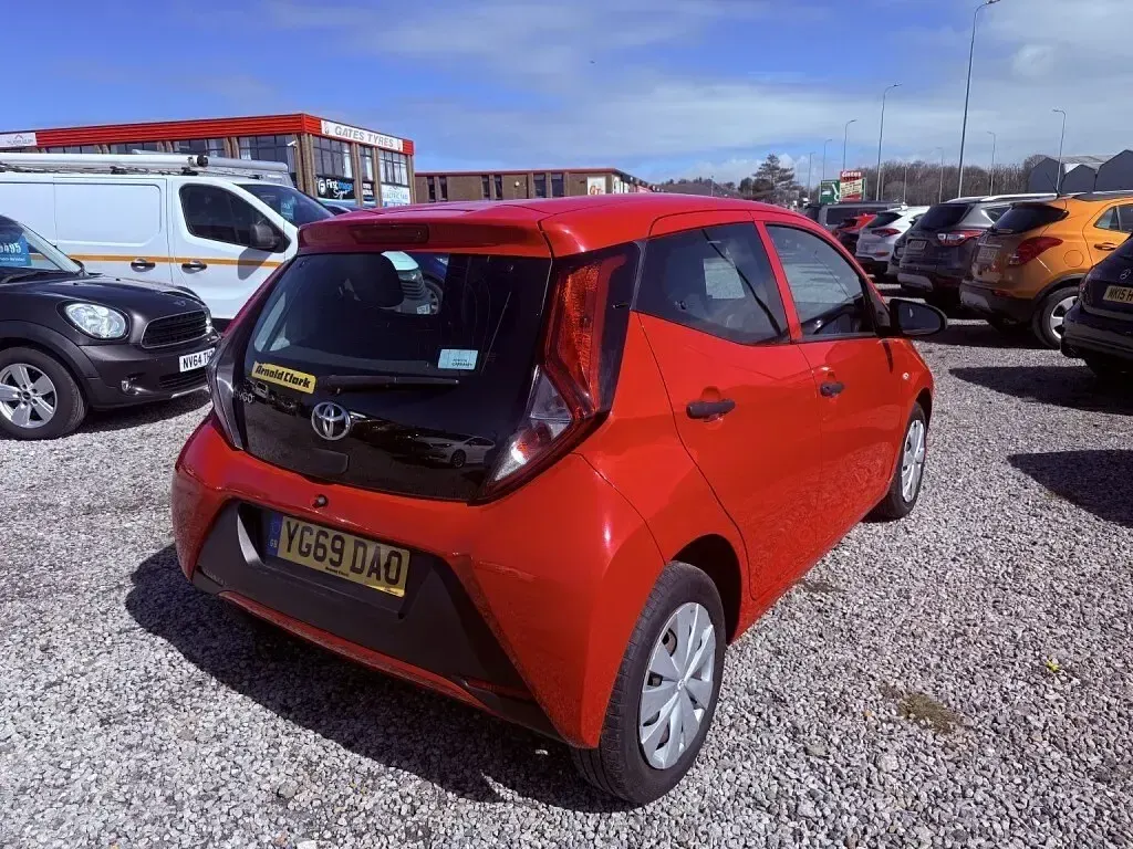 Used Toyota Aygo 72 HP (52 kW) 2019 Red Hatchback