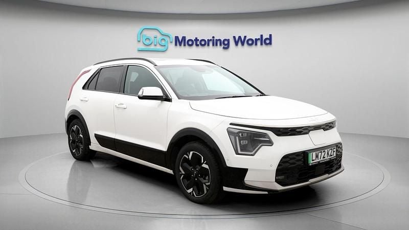 Used Kia e-Niro 147 kW (201 HP) 2023 White SUV