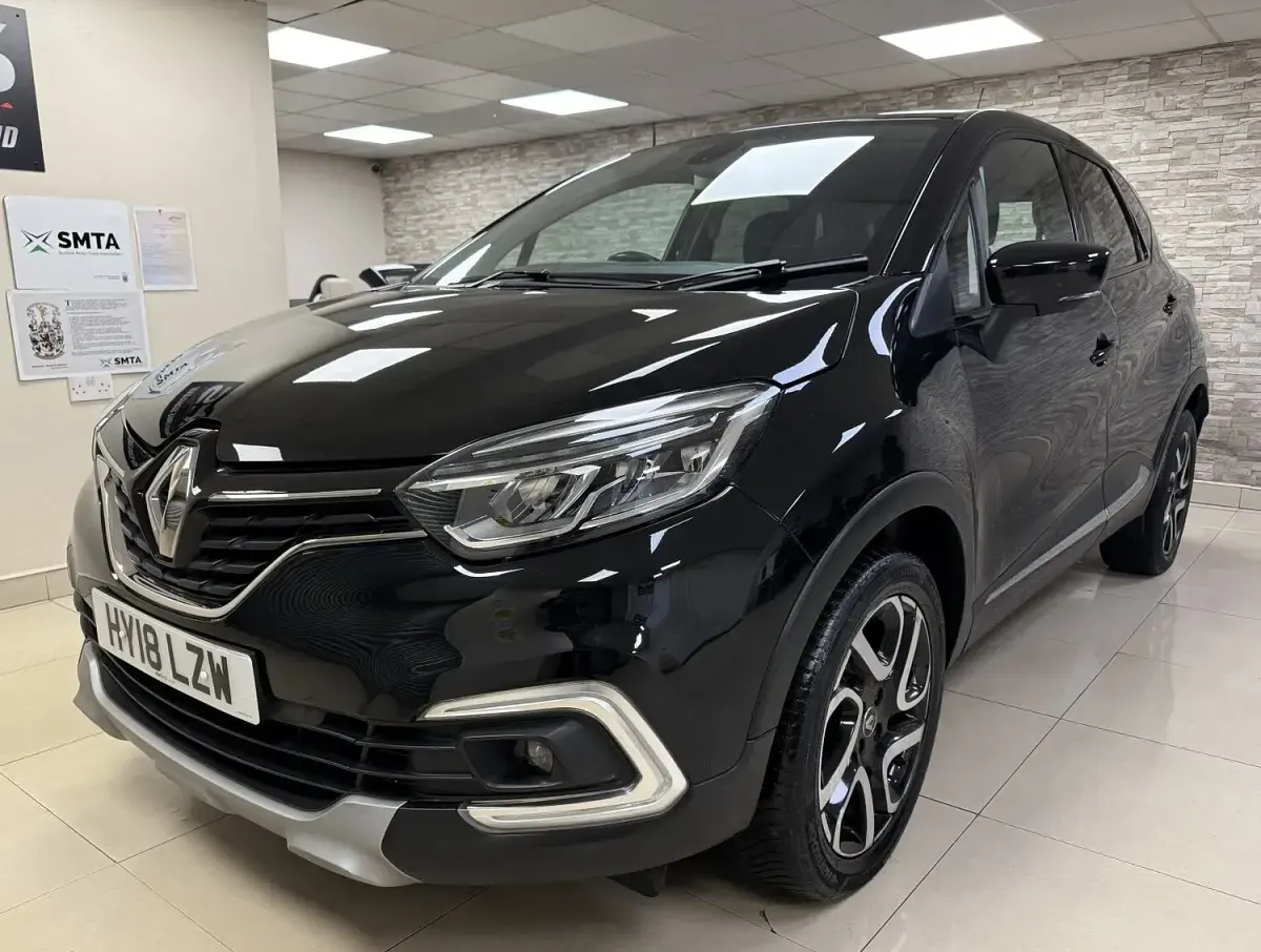Used Renault Captur Dynamique 90 HP (66 kW) 2018 Black SUV