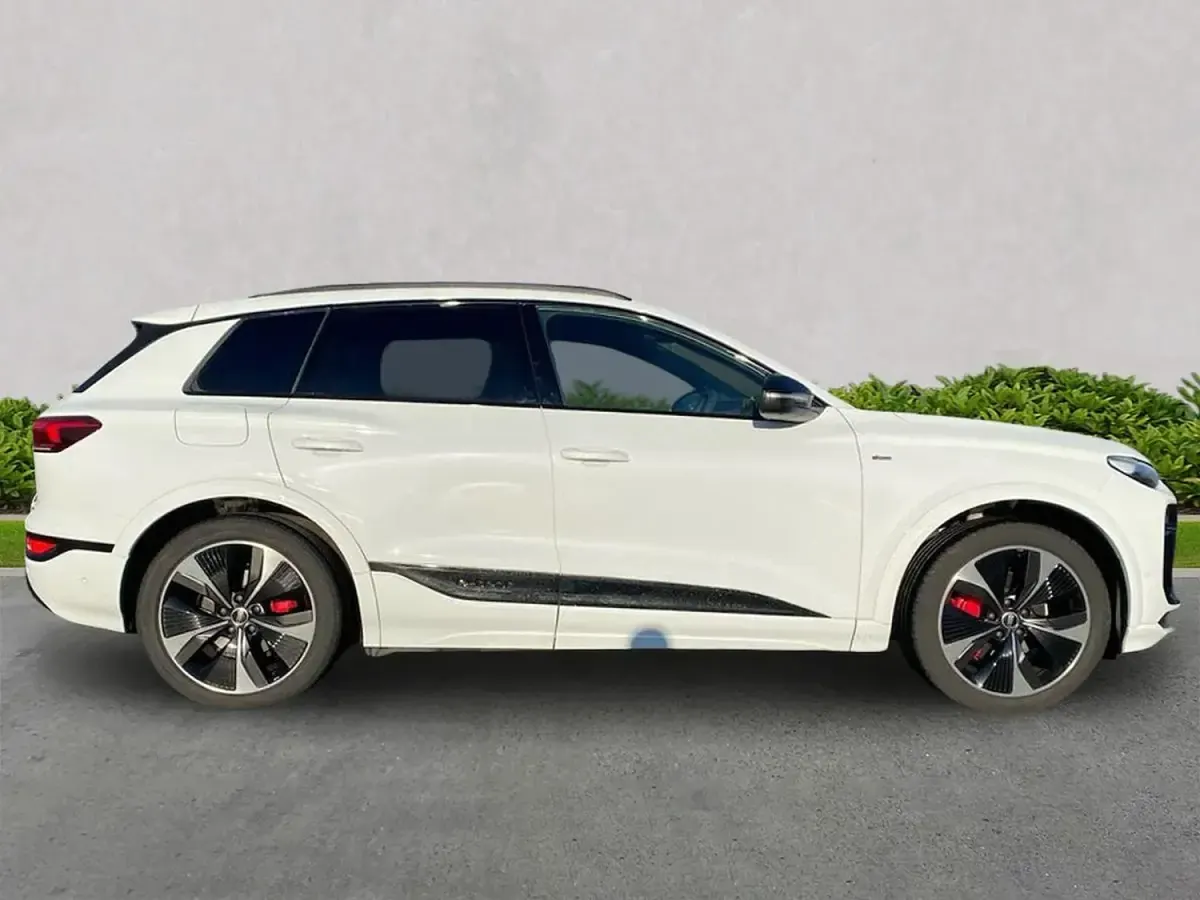 Używany Audi e-tron Performance 225 kW (306 KM) 2025 Biały SUV