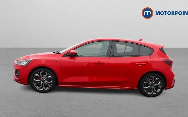 Second-hand Ford Focus ST-Line 155 CP (114 kW) 2024 Roșu Hatchback