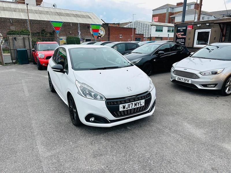 White Used 2017 Peugeot 208 Hatchback | £5,995 (Fair price) - Image 1/4