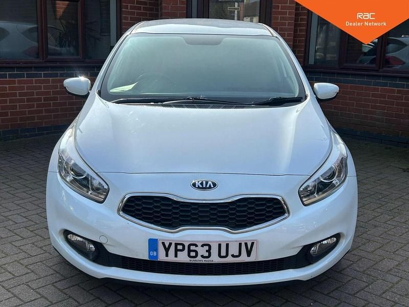 Used Kia Ceed 2014 White Hatchback