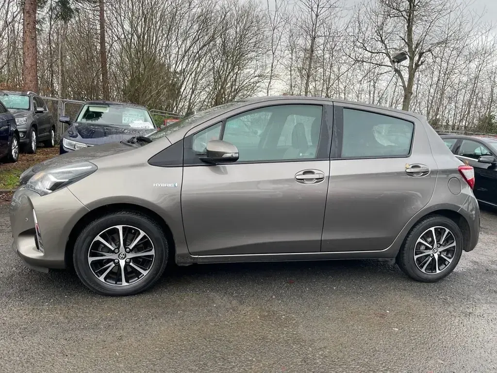 Used Toyota Yaris 100 HP (73 kW) 2018 Bronze Hatchback