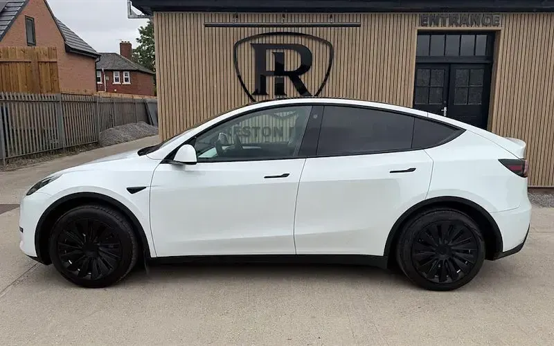 Used Tesla Model Y Standard Range 219 kW (299 HP) 2024 White SUV