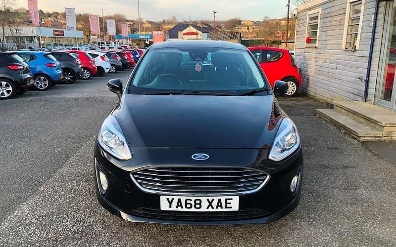 Used Ford Fiesta Zetec 101 HP (74 kW) 2019 Black Hatchback