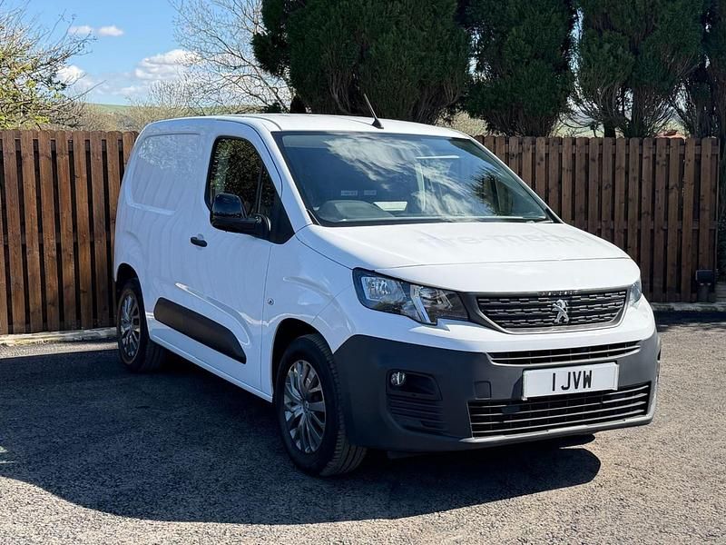Second-hand Peugeot E-Partner Premium 49 kW (67 CP) 2022 Alb Monovolum