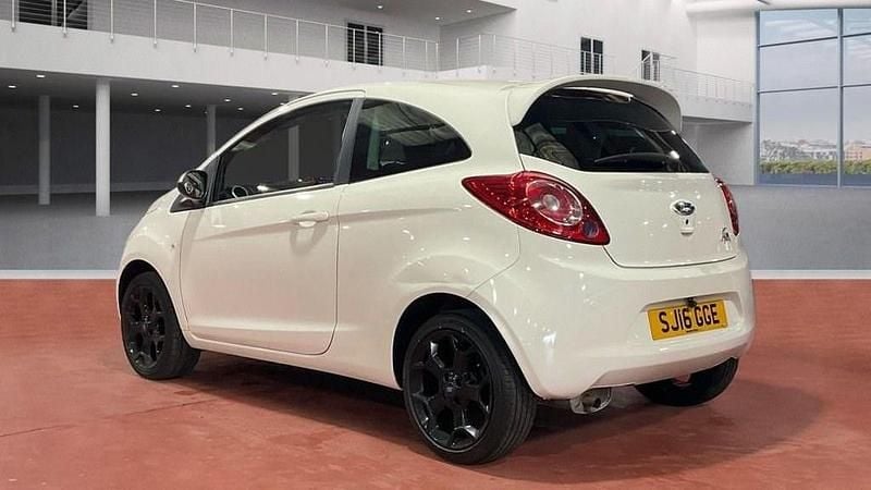Used Ford Ka Zetec 69 HP (50 kW) 2016 White Hatchback